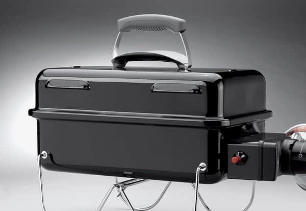 Weber Go-Anywhere Barbecue à gaz, Surface de Cuisson 42 x 26cm, Barbecue Portable léger, Barbecue de Camping de Table avec cuve et Couvercle en Acier émaillé, Pieds Pliables - Noir (1141056)