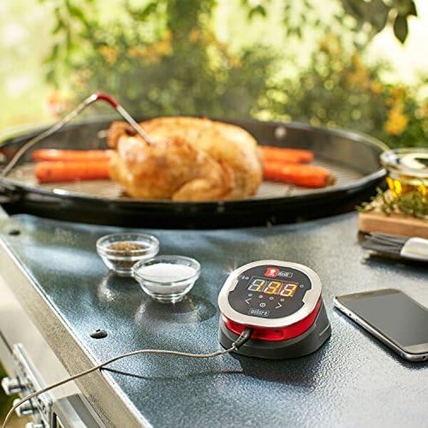 Weber iGrill 2 - Thermomètre intelligent, Bluetooth, incluant la sonde (4 connexions possibles), contrôle sur l'appareil et via l'application smartphone, support magnétique sur le boîtier (7221)
