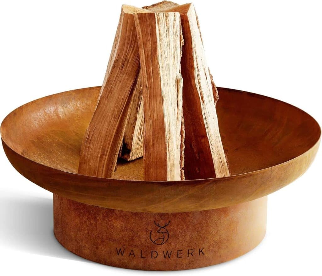 Test du brasero extérieur Waldwerk : barbecue en acier patiné