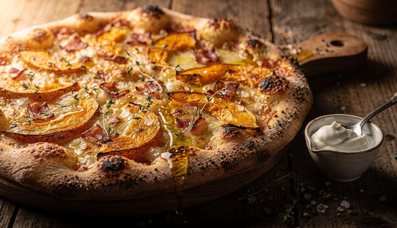 Pizza butternut et lardons : recette gourmande
