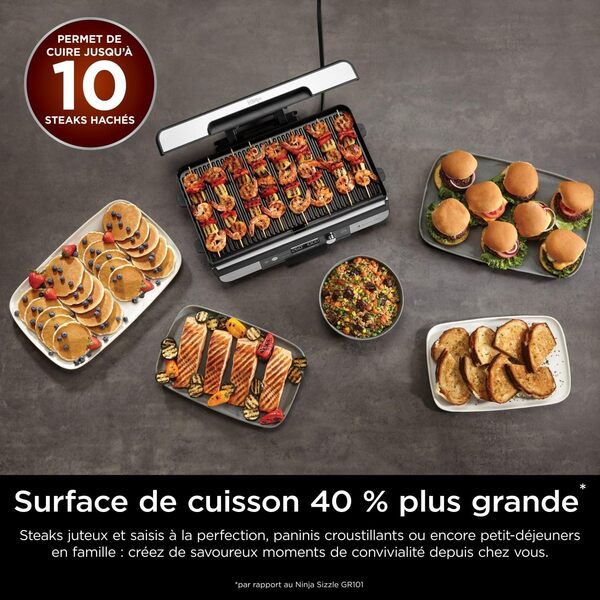 Ninja Sizzle Pro XL Grill Electrique Intérieur & Plancha Electrique Céramique, Grill Multifonction Pour Grillade Maison & Smash Burger, Couvercle, Accessoires, Argent/Noir GX101EU
