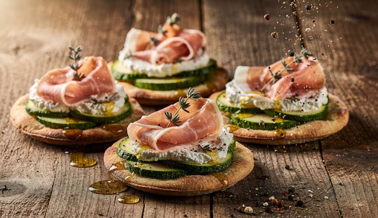 Mini pizzas courgette, chèvre et jambon de Parme