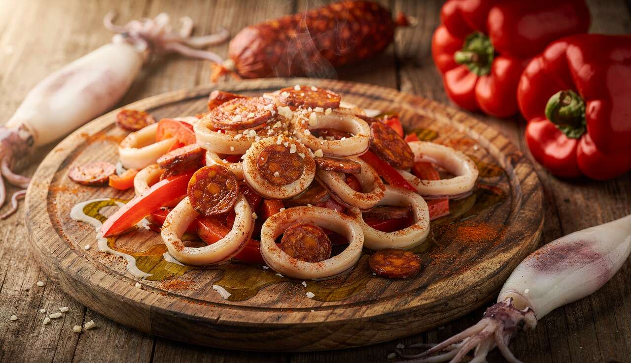 Calamars au Chorizo et Poivronnade : recette Savoureuse