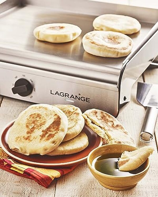 Découvrez notre test complet de la plancha Pro Lagrange 219104 avec une puissance impressionnante de 2300W. Idéale pour une cuisson optimale et savoureuse de vos plats.