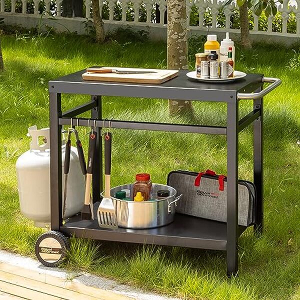 Découvrez notre test complet du chariot Royal Gourmet, la desserte plancha extérieure polyvalente et performante pour égayer vos moments de cuisine en plein air.