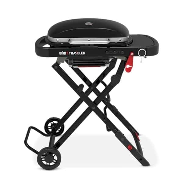Découvrez notre test complet du barbecue à gaz Weber Traveler compact. Parfait pour vos grillades en extérieur grâce à sa portabilité et son design pratique.