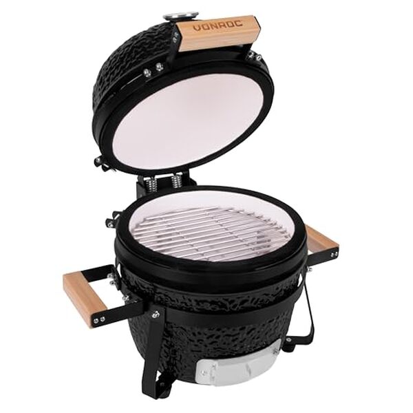Découvrez l'efficacité et la performance du barbecue Kamado Vonroc 13 pouces : un modèle compact idéal pour les amateurs de grillades.