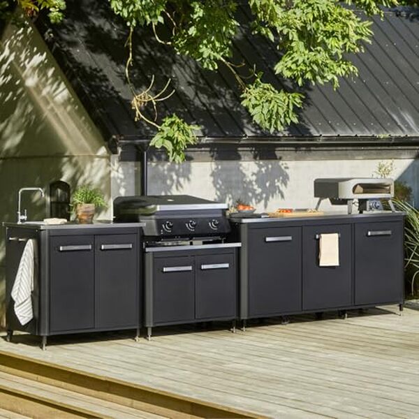 Découvrez notre test complet de la cuisine extérieure Cozze H70 cm en acier noir. Un design moderne et résistant pour vos moments gourmands en plein air  !